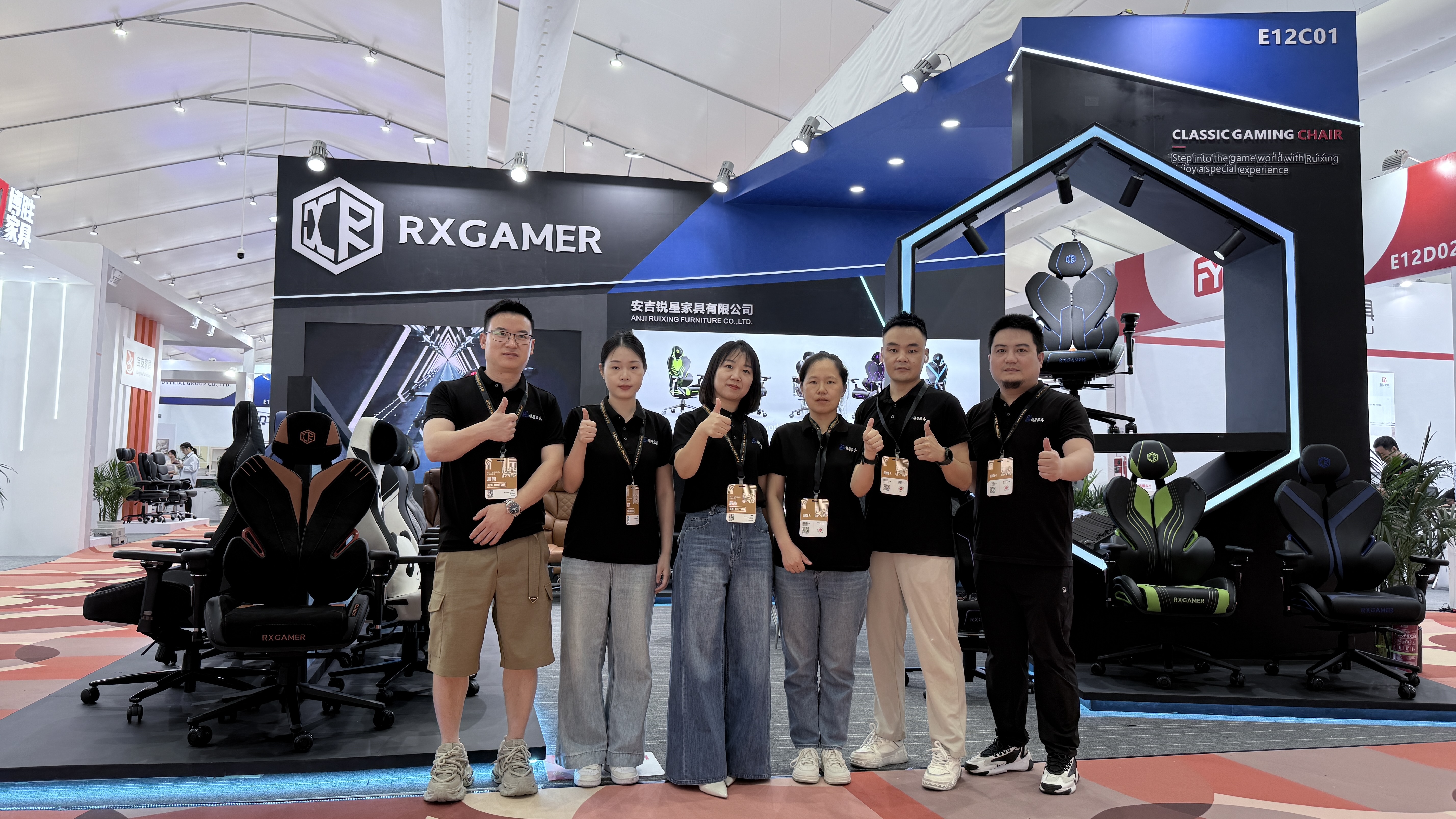 I mobili Anji RuiXing sono in mostra con successo alla 30a Fiera Internazionale del Mobile in Cina