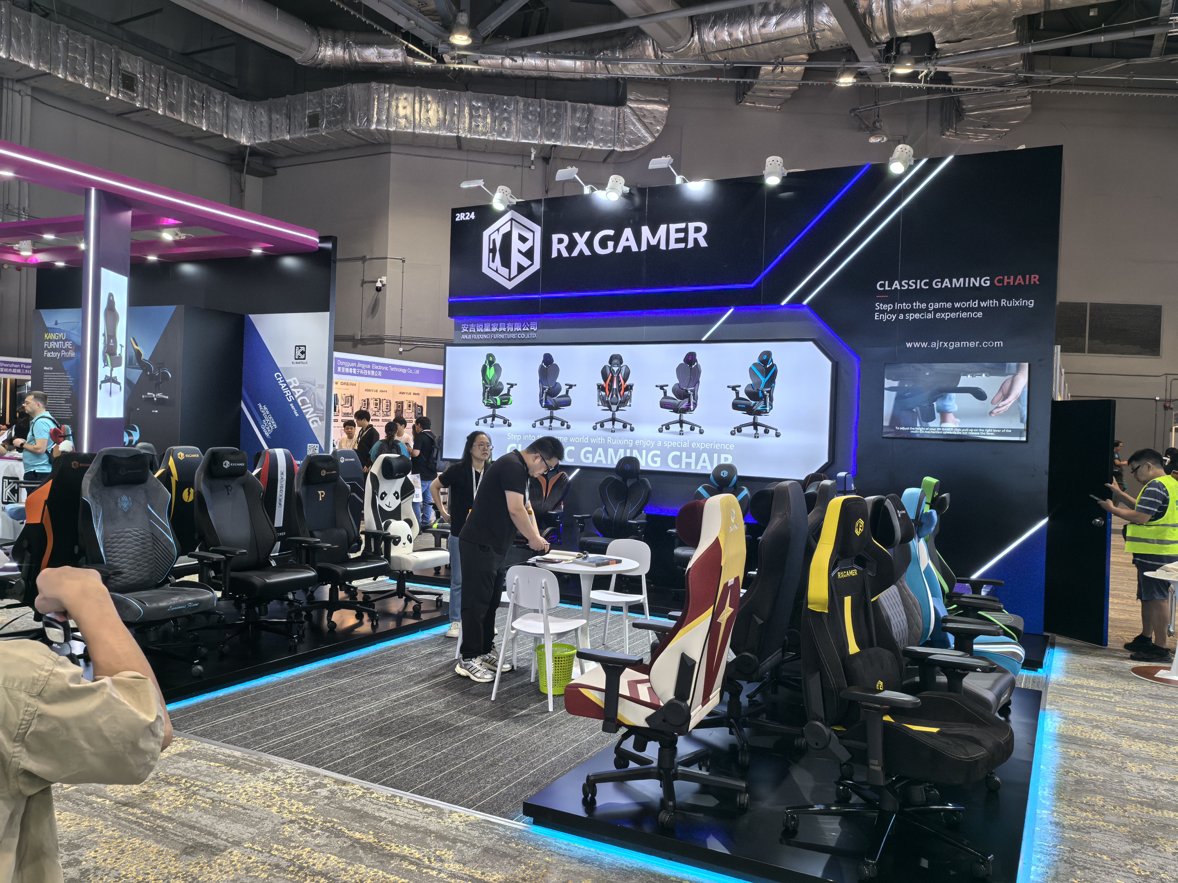 Anji Ruixing Furniture brilla alla Fiera dell'elettronica di Hong Kong (autunno) con grande successo
